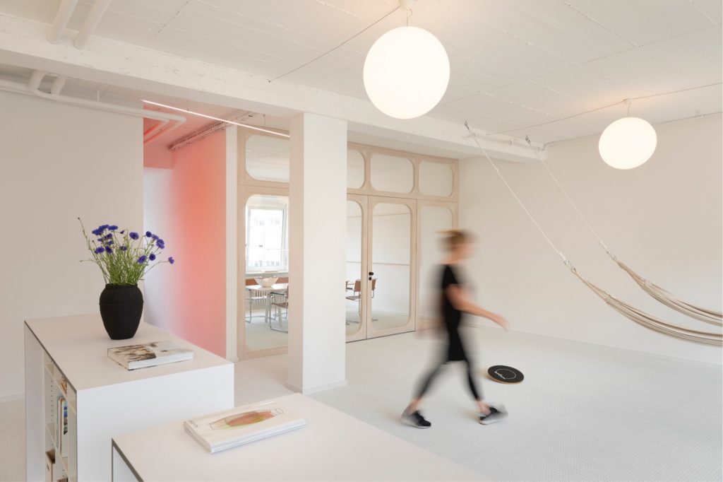 Innenansicht eines Büros der Anundo Werkstatt